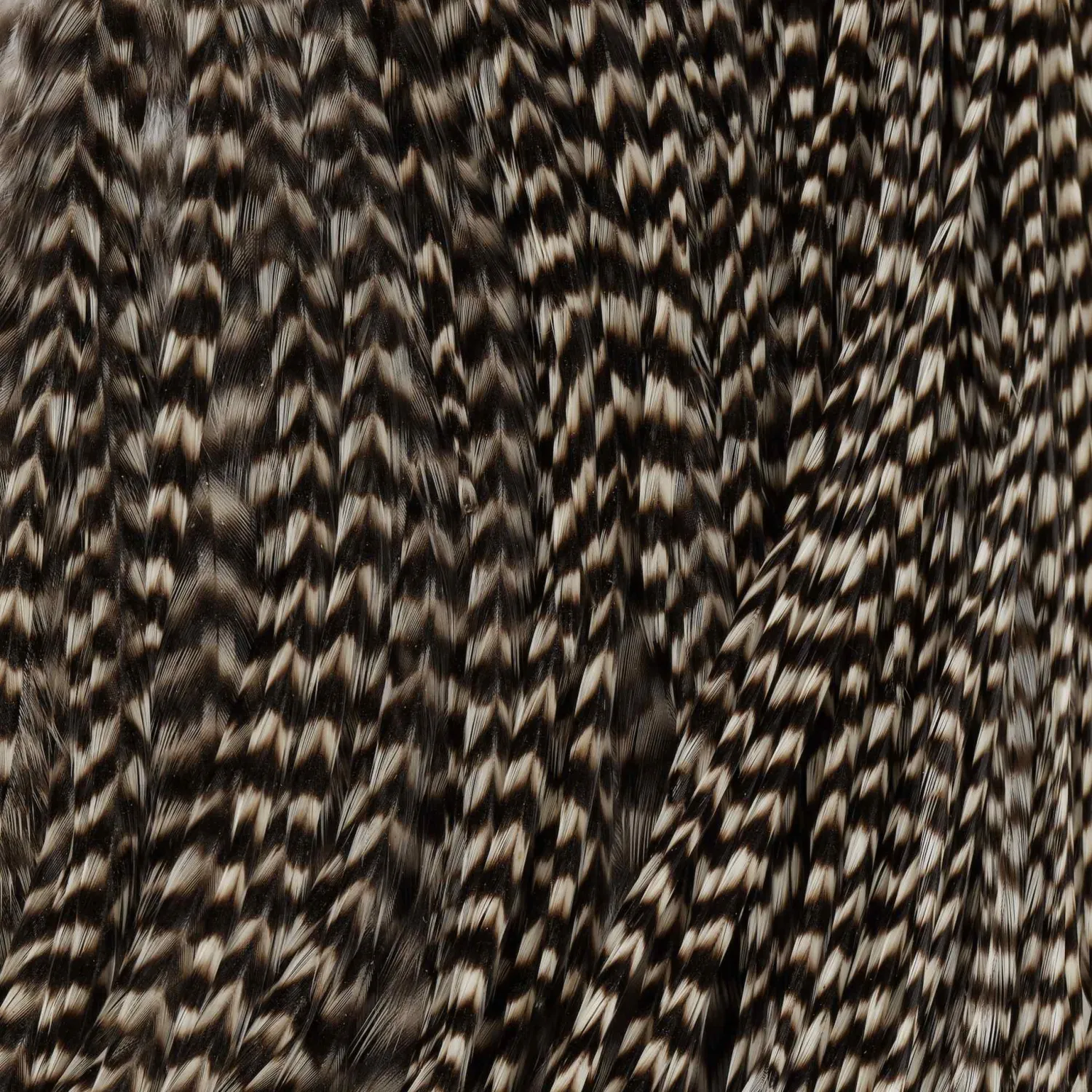 Hareline Hackle & Feathers- Half Grizzly Saddles